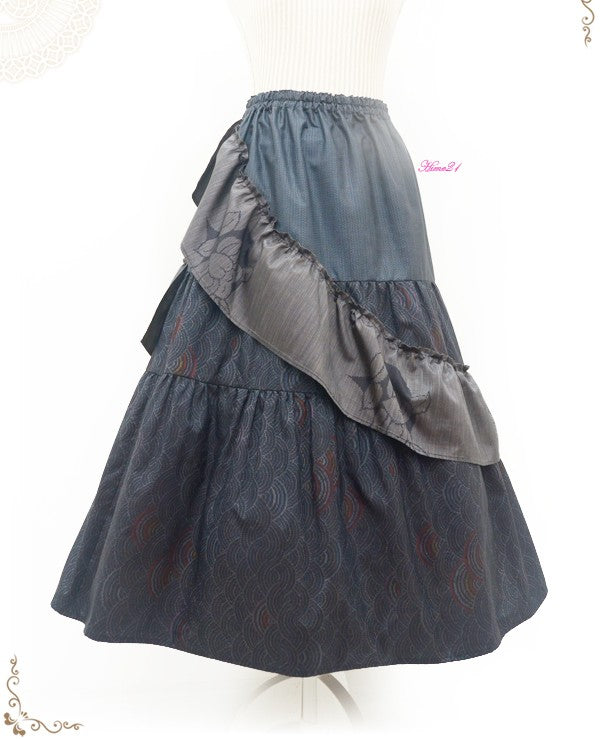【Upcycled】Adding frills to a tiered skirt… (navy tortoiseshell and ocean wave patterns) Kimono remake – 100% silk