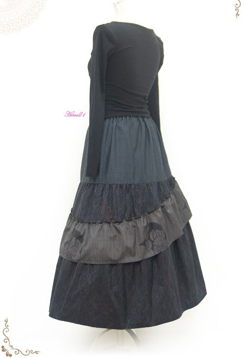 【Upcycled】Adding frills to a tiered skirt… (navy tortoiseshell and ocean wave patterns) Kimono remake – 100% silk